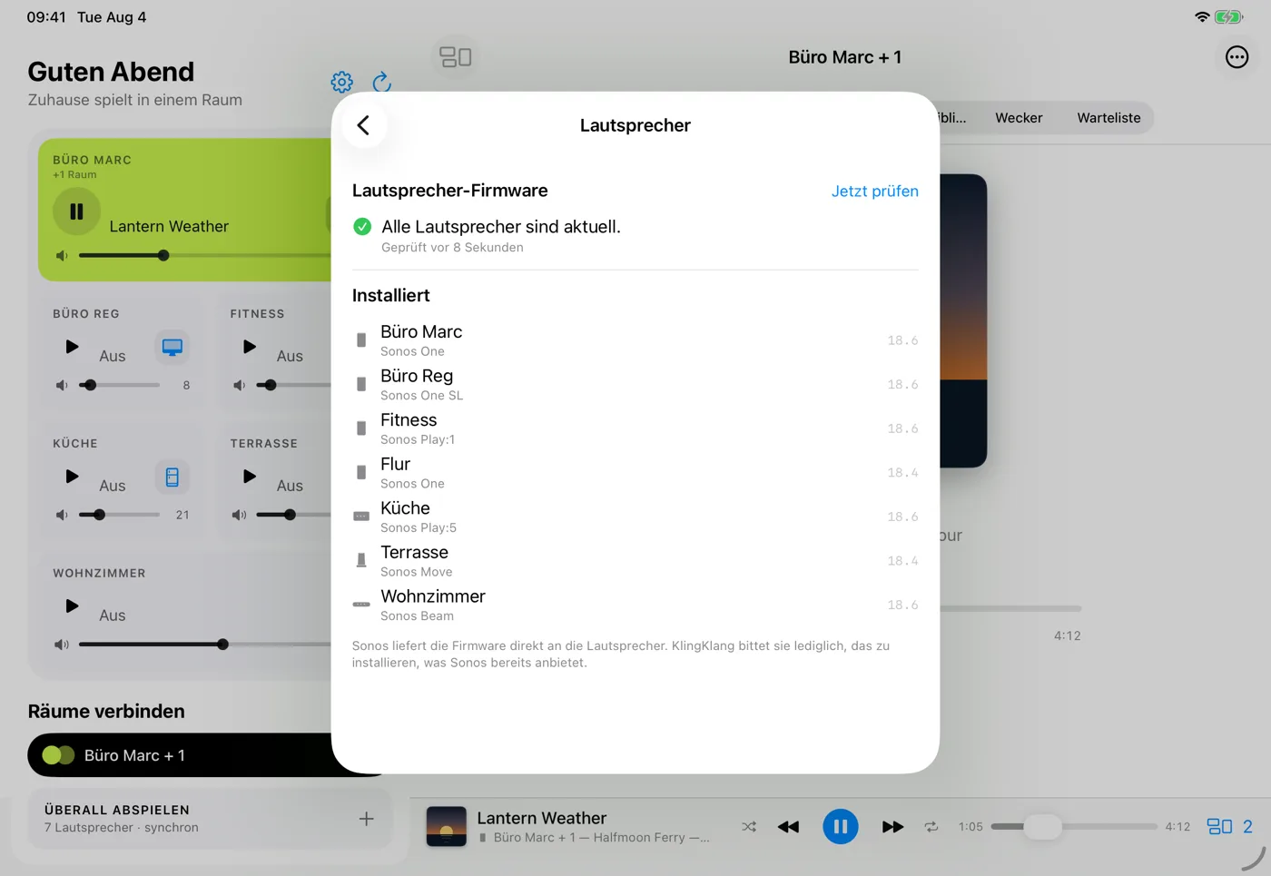Eine Liste von Lautsprechern mit der Softwareversion jedes einzelnen und einem grünen Häkchen mit dem Hinweis, dass alle Lautsprecher aktuell sind